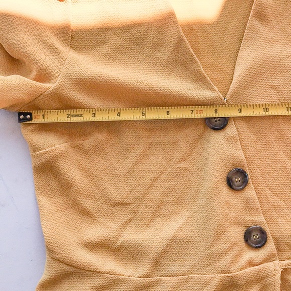 HIATUS BUTTON CROSSED FLOWY TOP - Picture 6 of 8